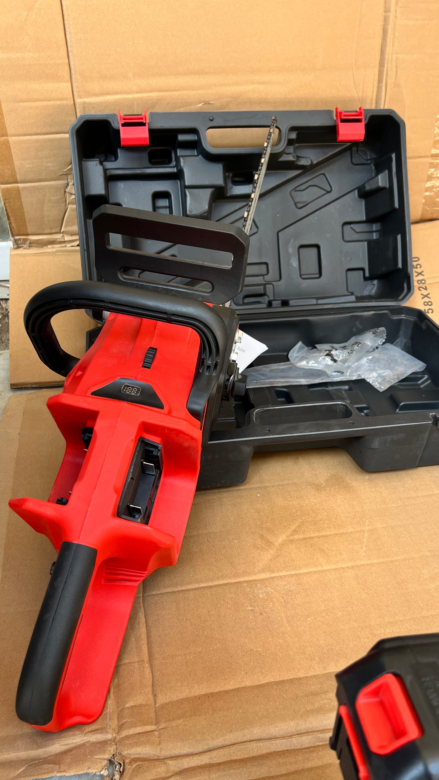 milwaukee 16 inches Commercial Chainsaw 4000mah 68V