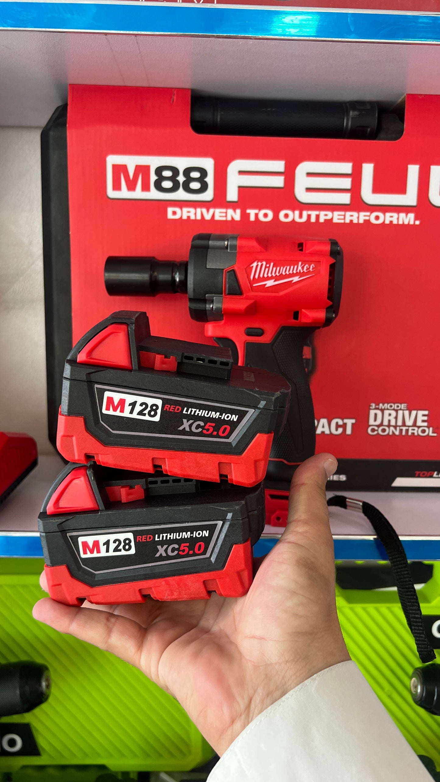 Milwaukee impact wrange M88 with 2 batteries