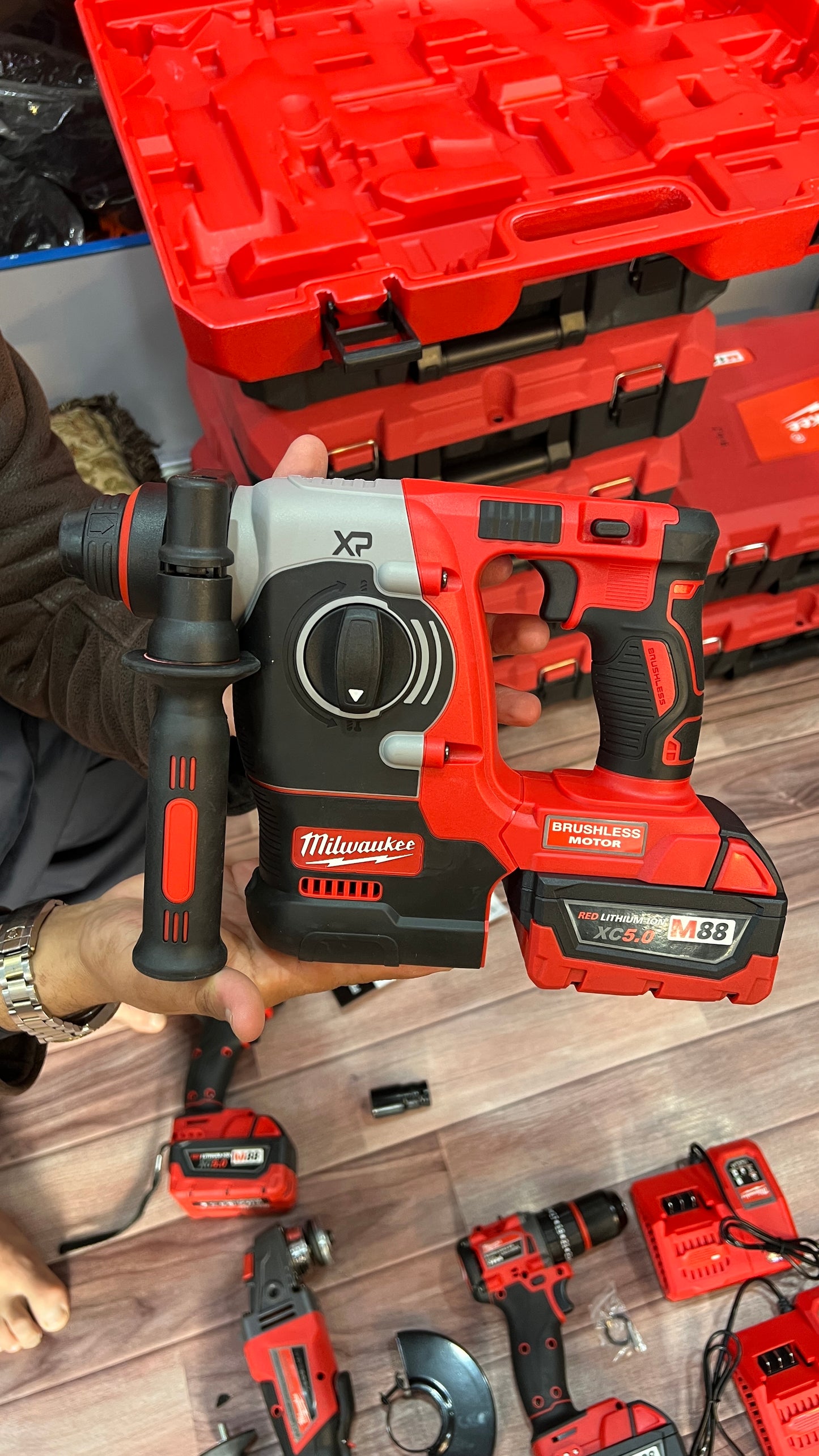 Milwaukee 4-in-1 Cordless Power Tool Kit – Drill, Impact Wrench, Angle Grinder & Rotary Hammer with Batteries and Carry Case