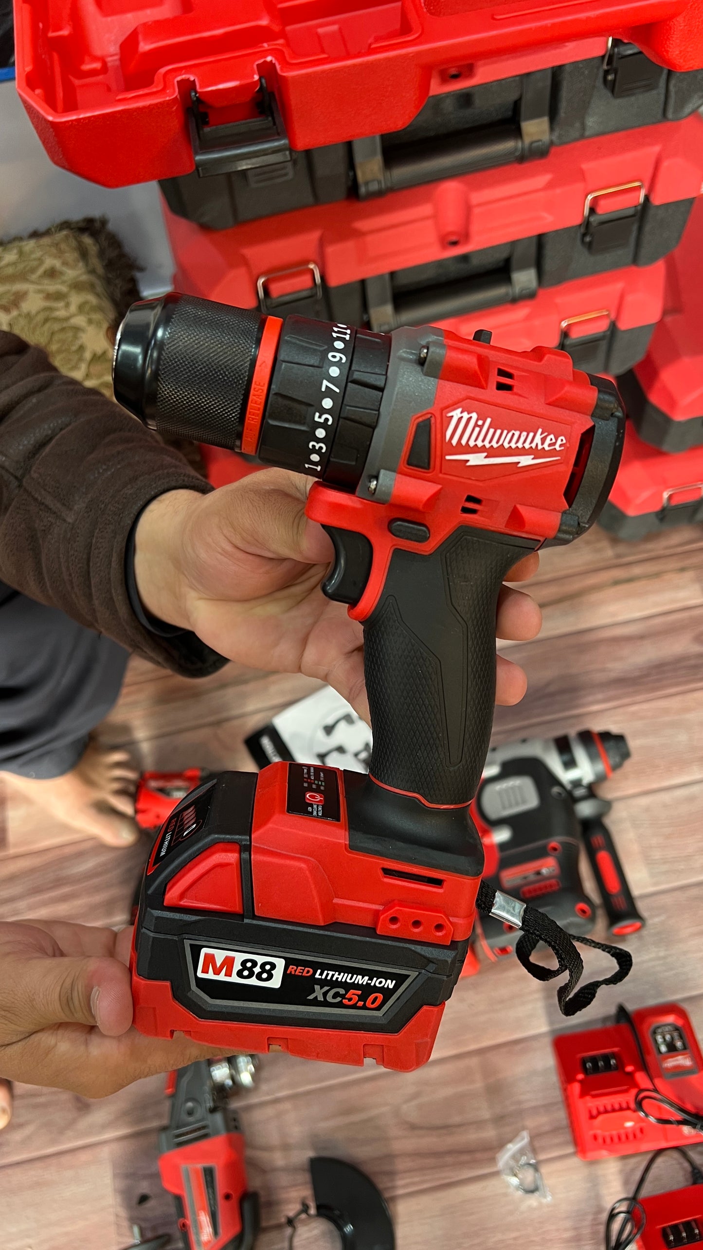 Milwaukee 4-in-1 Cordless Power Tool Kit – Drill, Impact Wrench, Angle Grinder & Rotary Hammer with Batteries and Carry Case