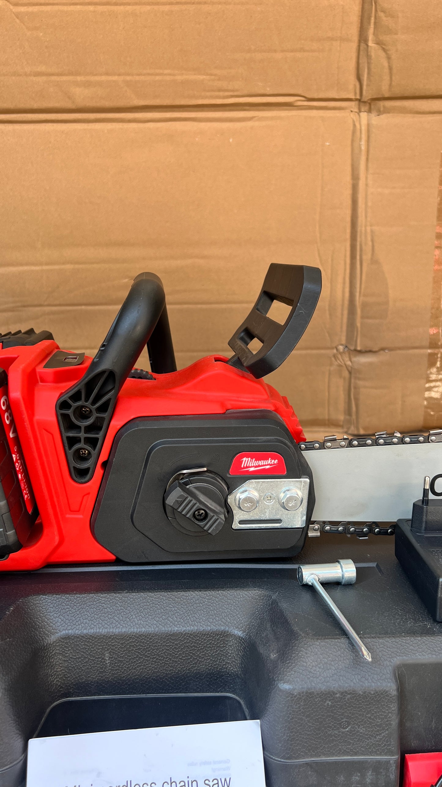 milwaukee 16 inches Commercial Chainsaw 4000mah 68V