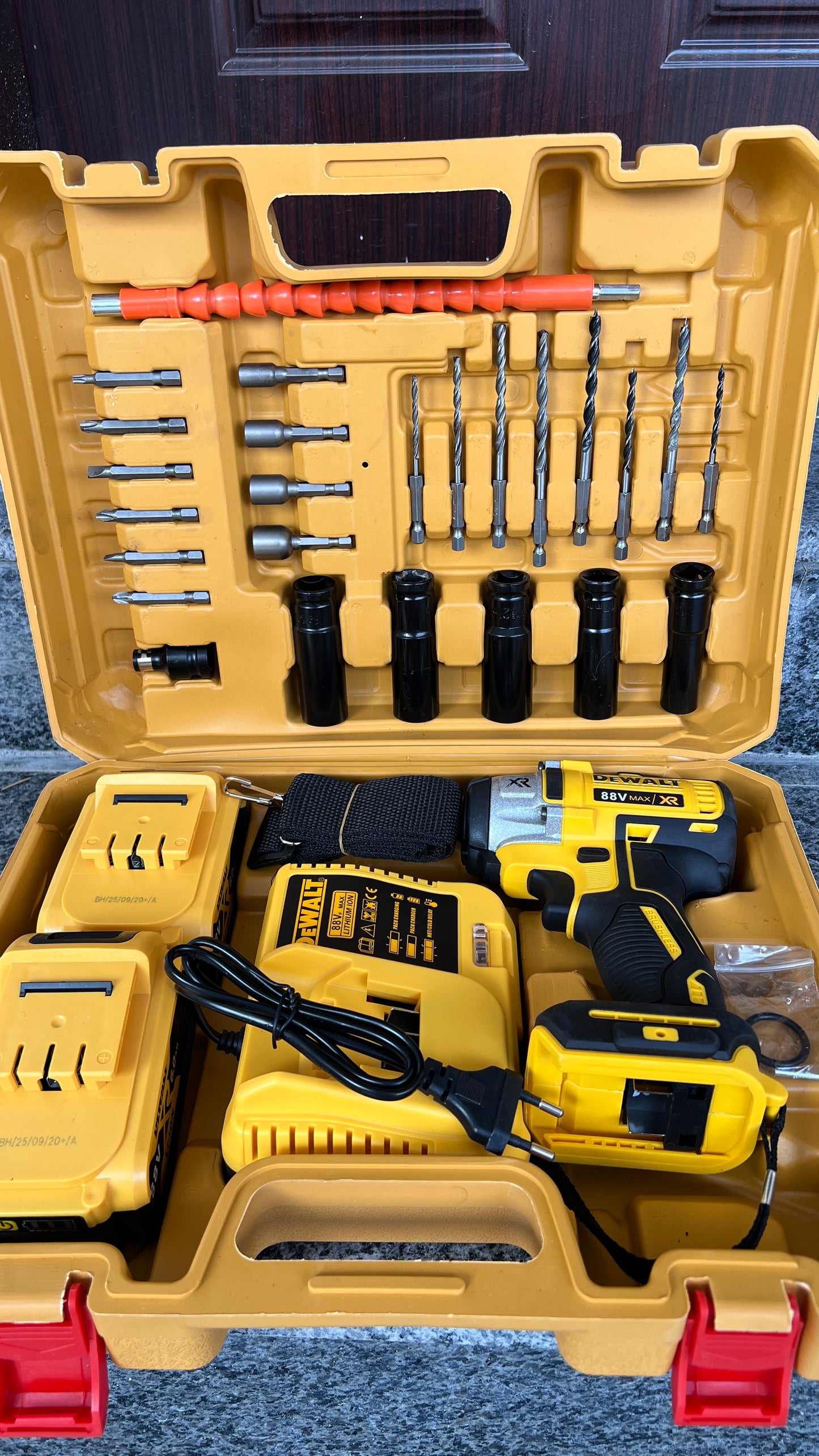 DeWalt 88V XR Cordless Impact Wrench Kit – 6.0Ah Battery, Charger & Socket Set | Heavy Duty Drill Machine