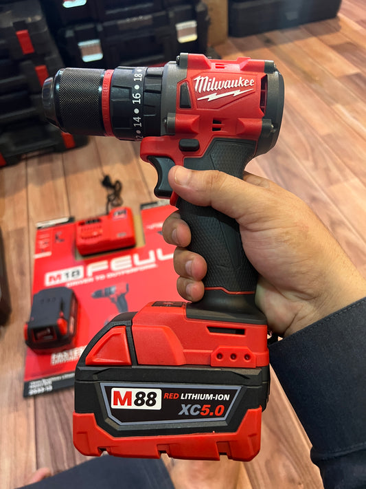 USA MILWAUKEE DRILL SET